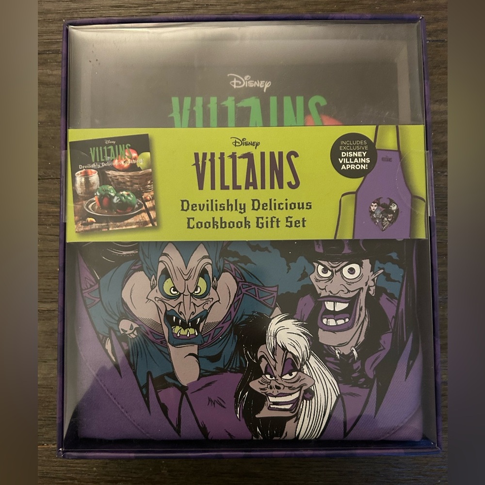 Disney Villains Devilishly Delicious Cookbook Gift Set
